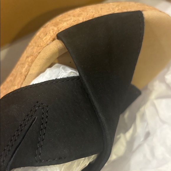 Clarks Women's Sandals in Black and Tan - Picture 9 of 10